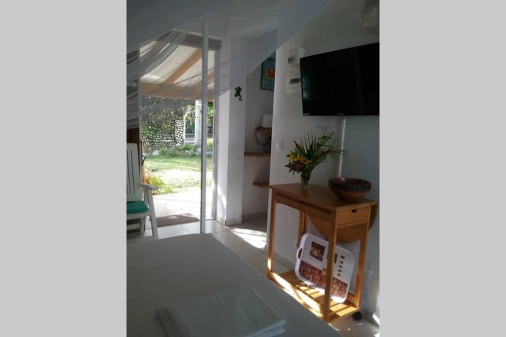 Gite Cajou Dans Jardin Tropical Ventile A Sainte-Anne Exteriör bild