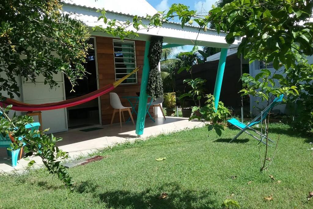 Gite Cajou Dans Jardin Tropical Ventile A Sainte-Anne Exteriör bild