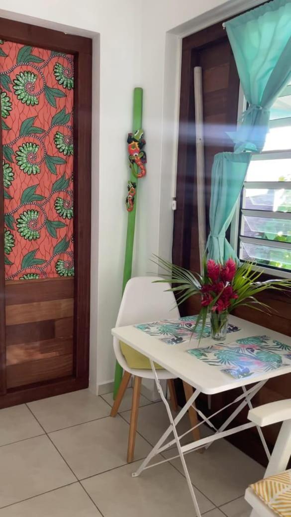Gite Cajou Dans Jardin Tropical Ventile A Sainte-Anne Exteriör bild