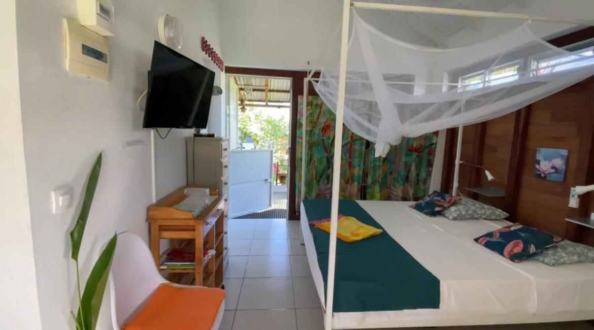 Gite Cajou Dans Jardin Tropical Ventile A Sainte-Anne Exteriör bild